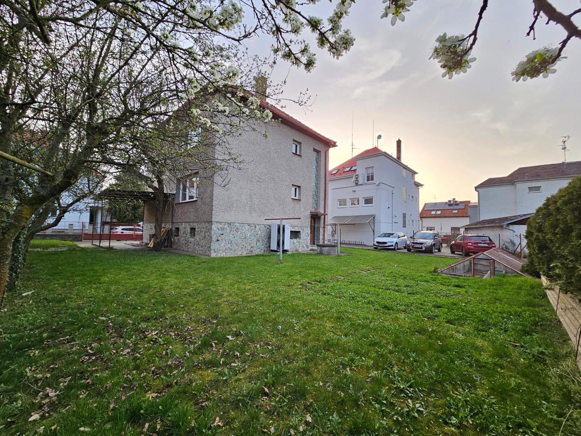 Slunny Byt V Klidne Casti Hradce Kralove - Zahrada, Parkovani Zdarma Hradec Králové Exterior foto